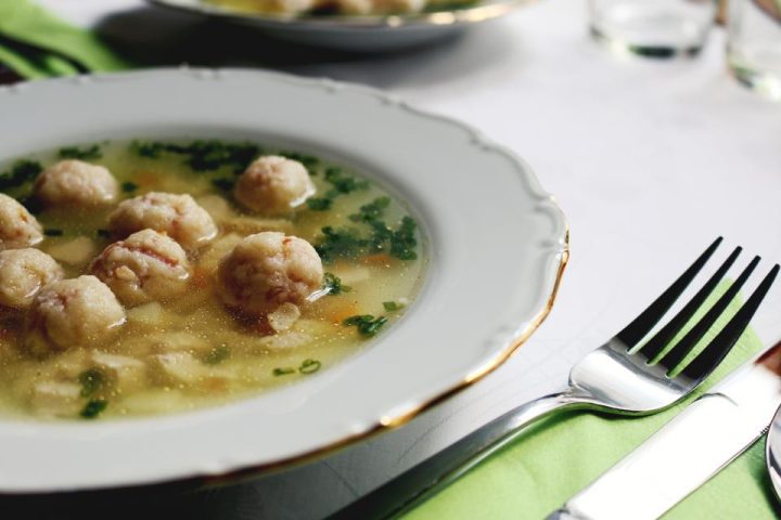 Bone Broth: Nutritional Hype vs What It Actually Delivers