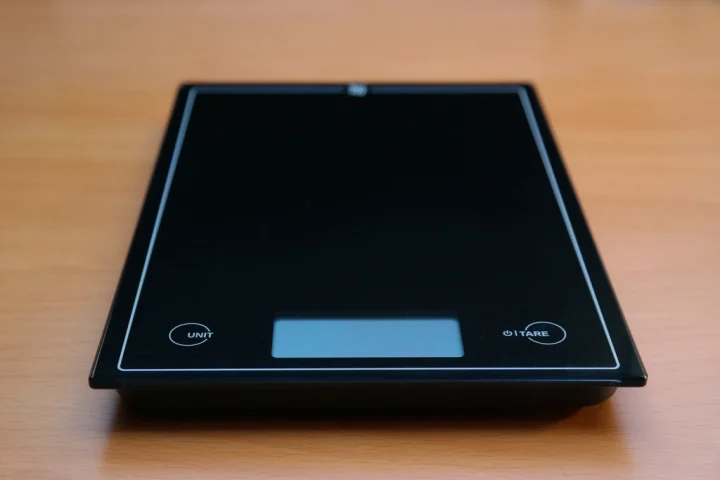 Water Weight vs Fat Loss: Why the Scale Fluctuates Day to Day