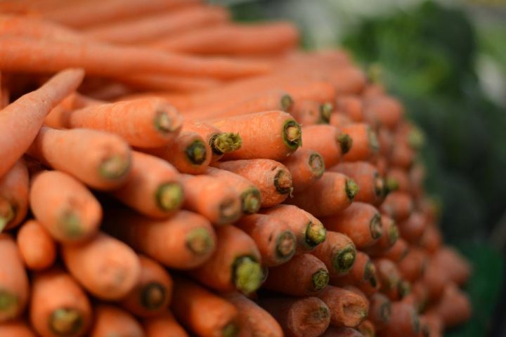 Beta-Carotene and Vitamin A: Food Sources, Benefits, and Toxicity Risks