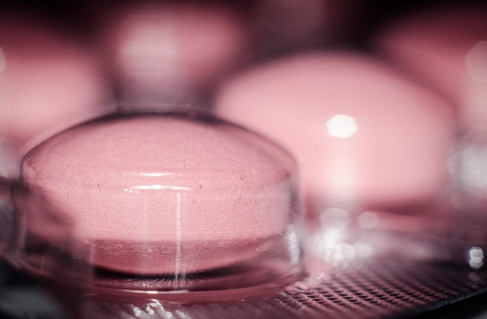 Glutamine Supplements: What They Do and Don’t Do for Recovery